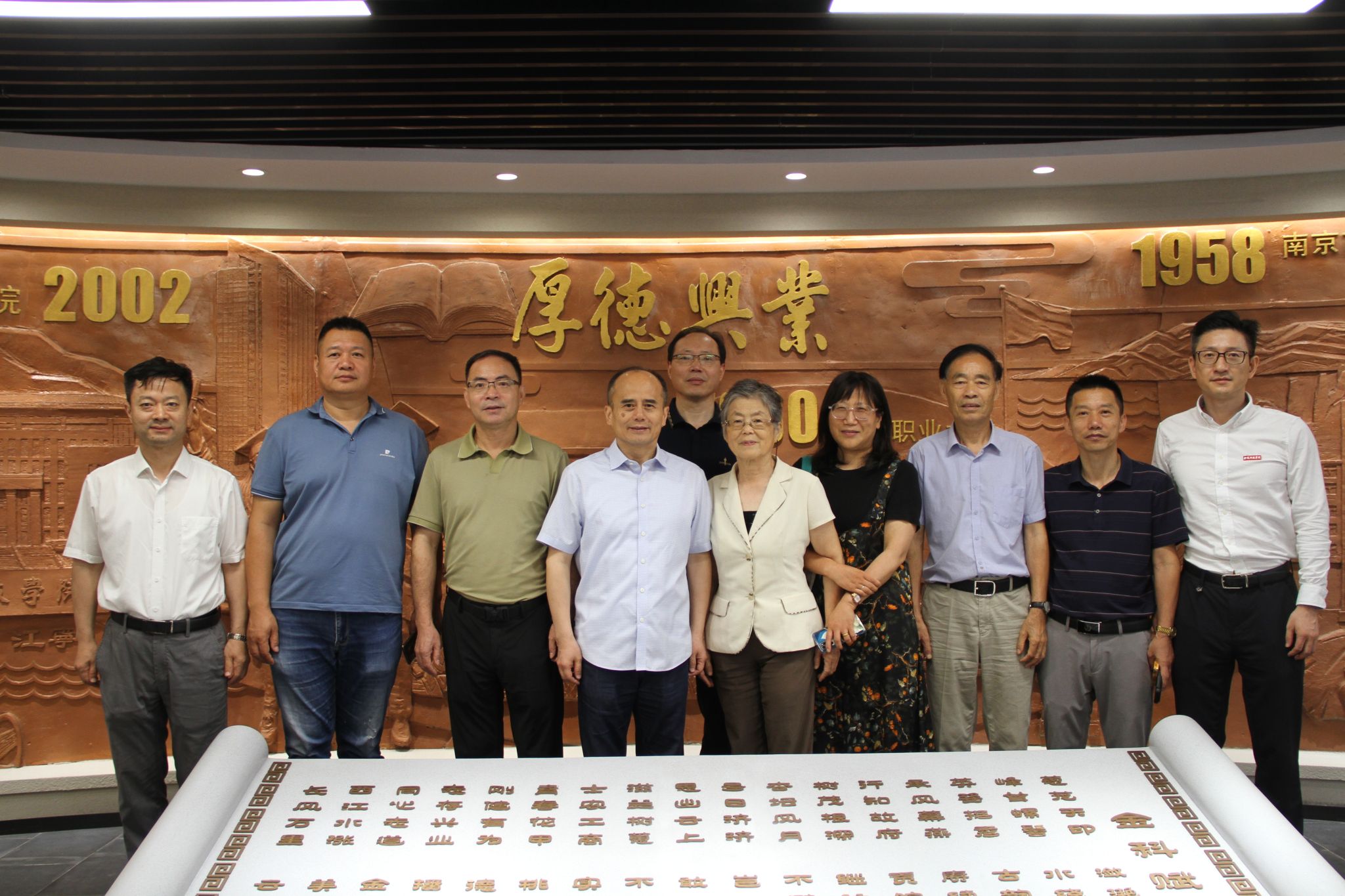 校园开放日足球分析论坛
系列活动1：召开无锡（宜兴）校友联谊会筹备...